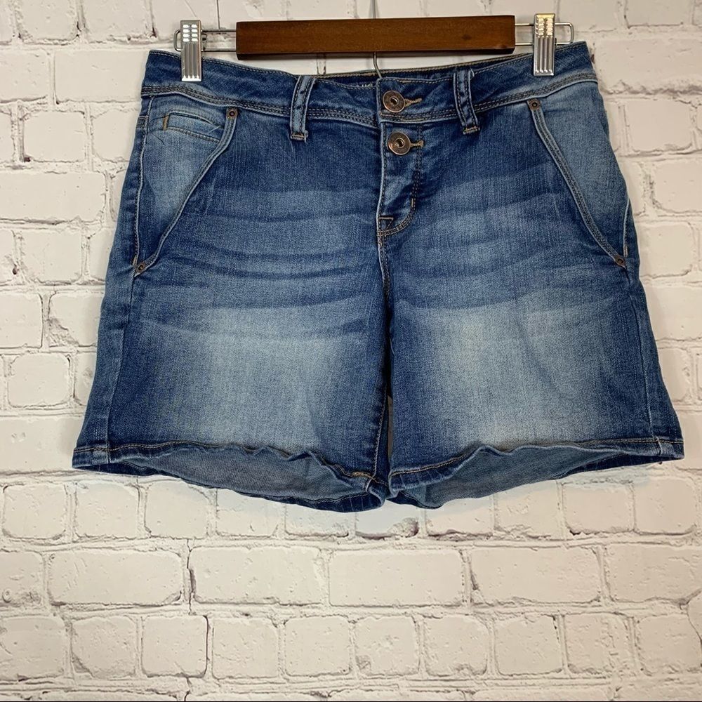 Maurices blue Jean shorts size 1/2 medium wash